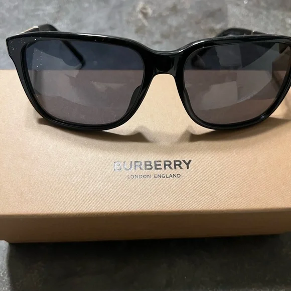 Burberry unisex sun glasses